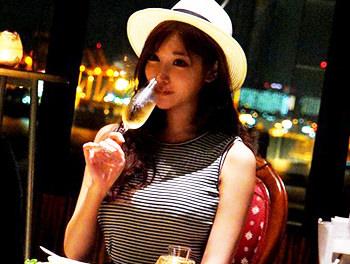 《盗撮》激カワ超人気AV女優のプライベートセックス！？イケメンのチンポをフェラや背面騎乗位や立バックで感じちゃう！//♥