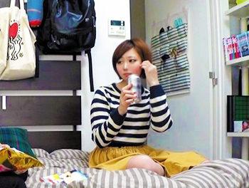 『盗撮！可愛いスレンダー貧乳ちっぱい処女！』緊張してお手洗いが近いｗゆっくりチンチン挿入されて感じちゃう！！ｗ♥//