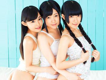 『ロリ中学生がお尻の穴にチンポ挿入されながらクリ責めされて喘いじゃう！』がっつり中出し！おさげの三つ編みJCも登場//♥