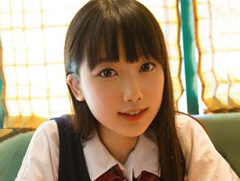 『スッゴク大きいょ…//♥』童顔のロリ美少女が手マンで潮吹き！！デカチンを制服着衣で主観フェラしたりする清純な女子校生♥