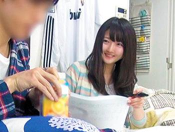 小雪に似ていると言われた事がある清楚系美少女がライブチャットしながら楽しくおしゃべり！パンツ丸見えでエロ過ぎる！！