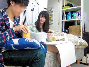 小雪に似ていると言われた事もある可愛い清楚系美少女がライブチャットしながら楽しくおしゃべり！パンツ見えちゃってる！♡