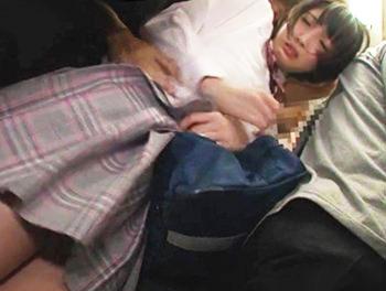 『痴漢！可愛い美爆乳のおっぱい女子校生！』スカート脱がされパンツの中にチンポを突っ込まれザーメン射精されてしまう♥//