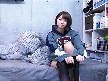 《盗撮》恥ずかしがり屋で可愛いロリ顔美少女！イケメンに迫られ隠し撮りされているとも知らずに手マンで感じちゃう//♡