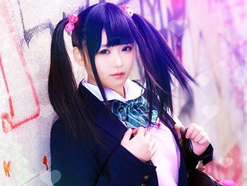 『いっぱい突いて…//♥』バックから激しいピストンやスパンキングで喘ぎまくる童顔ロリ顔のパイパン黒髪ツインテール美少女！