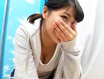 《マジックミラー号≫激カワ女子大生！女子寮のお部屋チェックから移動しエッチな展開へ！騎乗位やバックで痙攣しちゃう//♥