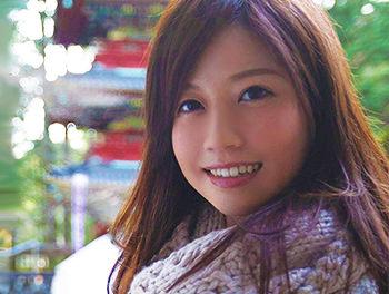 コタツでオナニーするド淫乱人妻！//♡立バックや騎乗位でピストンされてセクシーな表情で感じまくり寝取られセックスNTR！