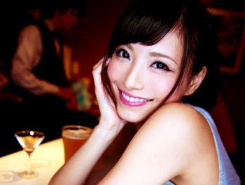 <個人撮影>色白美肌で可愛いスレンダー貧乳ちっぱいお姉さんがエビ反りのまま挿入されたり騎乗位で突かれ感じまくり！♥