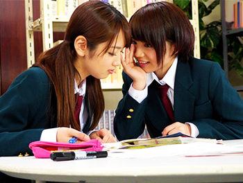 『恥ずかしぃね…/♡』可愛い2人の女子高生がイチャイチャしてレズ展開！チューしたりおっぱい揉んだり最高すぎる！(^^♪