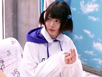 『えへへ～//♥』ほわほわしてる不思議系な美少女ｗ飴と見せかけてチンポ舐めたりイケメンと騎乗位セックス《素人ナンパ企画》