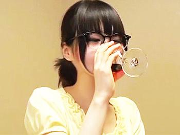 『奥まで感じるっすごっ！』騎乗位で感じまくる美巨乳おっぱいド淫乱人妻！！黒髪ロングヘアー若妻のフェラも最高！！♥//