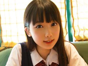 ★援交★『スッゴク大きいょ…♥』童顔ロリ美少女が手マンで潮吹き！！デカチンを制服着衣で主観フェラする清純な女子校生/♥