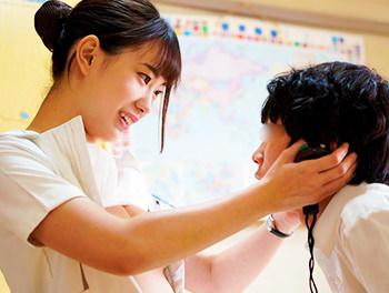 射精しないと落ち着かないおじさん！ｗ机の上にザーメンがついたティシュだらけ！興奮して可愛い看護師さんにチンポ挿入/♥