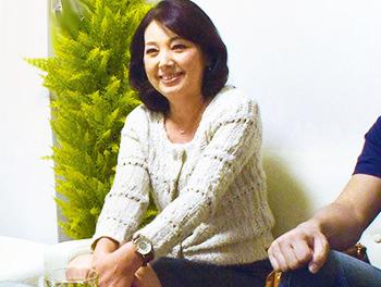 『気持ち良いんだったらいいじゃん//♥』熟女おばさんがチンポ咥えたり手コキで責めまくる！センズリ鑑賞も強要ｗ