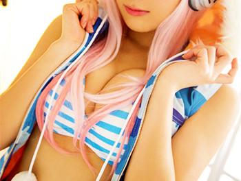 『中に出してぇ♡』ピンク色の髪が可愛い美爆乳おっぱいコスプレ美少女！主観フェラや3Pセックスで気持ち良くなっちゃう♡