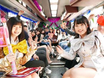 《大乱交》美巨乳おっぱいの水着痴女や童顔ロリ貧乳美少女達が手コキやフェラでチンポ責めたり騎乗位したりカオス状態！！