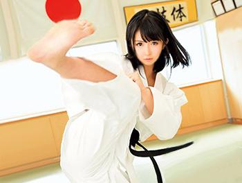『Fカップ美巨乳の黒帯空手美少女！』今日は性技のお稽古♪パンティでバイブ固定！アナル丸見え手マンで潮吹き大量発射ｗ♥//