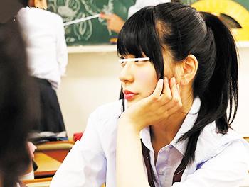 『ビッチ過ぎるヤリマン女子校生たち！』教室で巨乳や爆乳おっぱいを見せたり乳首責めや手コキ！パンチラ当り前の痴女ども//♥