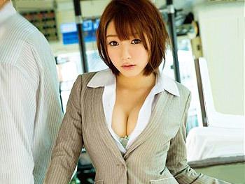 痴漢の囮捜査をするお姉さん！手を出され相方が証拠の撮影成功！？…と思いきや相方がいないｗｗ無残に手マンでイかされる♥