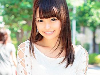 『ベッドの上でおっぱい揉みながらおマンコ触りオナニーする童顔ロリ美少女！』フェラする姿も可愛い過ぎる♥//