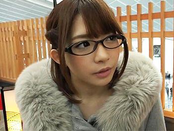 『好きなんでしょ、風俗//♡』女子高生の服装姿の美少女に服を部がされ照れてる黒人さんｗハメ撮りしながら手マンで潮吹きさせちゃう！！