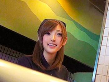 居酒屋の激カワ店員をお持ち帰り♪美巨乳おっぱい美少女がシックスナインでフェラしたり電マ責めや手マンで感じまくり！//♥