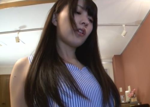 【竹内かすみ】誰もいない喫茶店のテーブルにアソコを擦りつけて・・・。