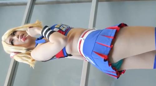 【コスプレ】王道のローアングルからパンチラです。