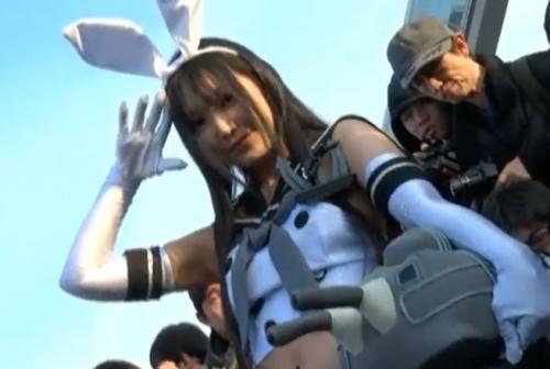 【コスプレ】お尻丸見え、パンティー食い込み過ぎの激エロ美人コスプレイヤー。