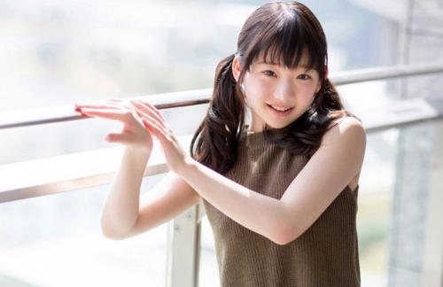 ヤバいくらいにロリ！真っ白な素肌に愛らしい笑顔がたまらん！未成熟なカラダに隠し持つHな欲望を開花するその瞬間を見逃すな！