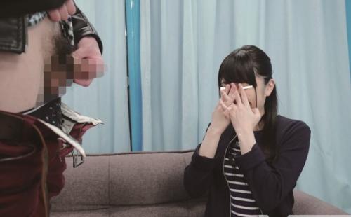 【マジックミラー号】「早漏男性のお手伝いしてくれませんか？」声をかけた心優しいお嬢さんが敏感チ○ポを励ましハメる！