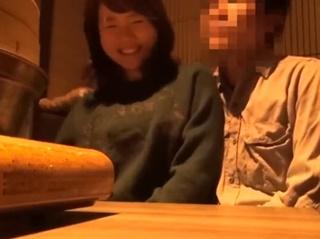 【個人撮影】酔っぱらったバカップルが居酒屋で堂々とハメ撮り! TPOをガン無視した即ハメ！！