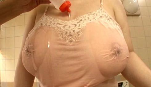 (32分)旦那に嘘をついて抜け出てきたIカップ奥様の爆乳を揉みまくる！欲求不満のお陰で何度も絶頂＆中出し！