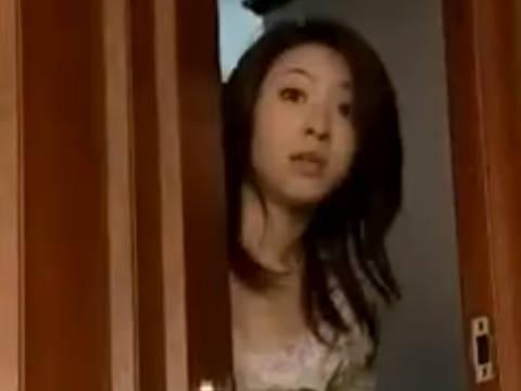 【ヘンリー塚本】ごめんなさい、いきなり開けちゃってぇえっ？…巨乳人妻が義弟のオナニーを見ちゃって近親相姦で寝取られる