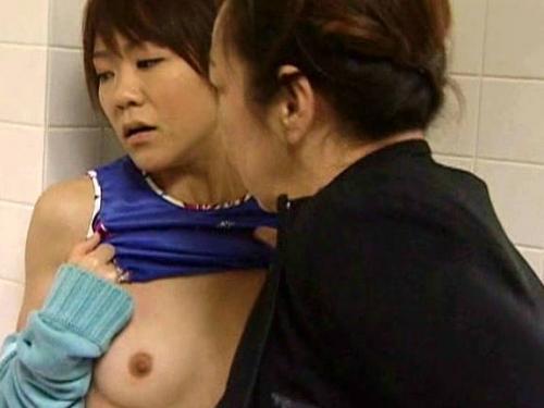 【ヘンリー塚本】あんた可愛いね付き合わない？…バス停で見初めたノンケで未婚の巨乳美女をホテルに誘ってレズセックス