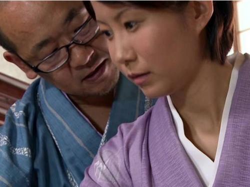 【ヘンリー塚本】いいだろう今日も…熟女巨乳人妻が乳飲み子を家に待たせて先生との体のレッスンを堪能して寝取られる