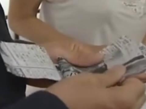 【ヘンリー塚本」】お客さん3枚です、これお札じゃないですよ…巨乳で盲目のマッサージ師を騙して手コキじゃ足りず本番