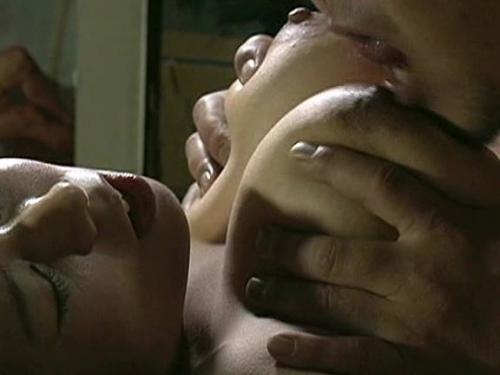 【ヘンリー塚本】仲良く暮らしましょう…熟女爆乳人妻と爆乳娘を交互にハメて奇妙な三角関係の近親相姦