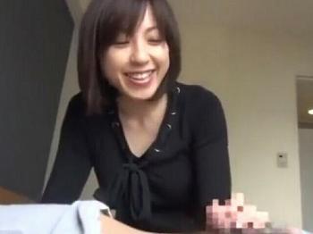 【おばさん】”見るだけ”のはずが舐めてシャブって手コキでどくどく大放出♪スケベな人妻たちはおチンポ大好き♡【ナンパ】