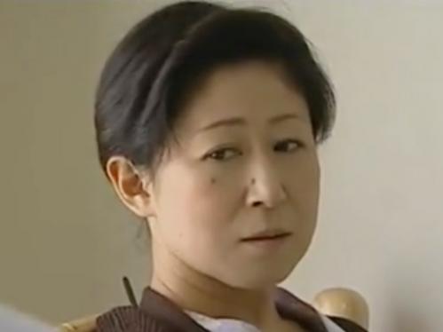【ヘンリー塚本】『したくてたまらないんです』足が不自由でも性欲旺盛な熟女が介護ヘルパーに突かれてエビ反りアクメ♡