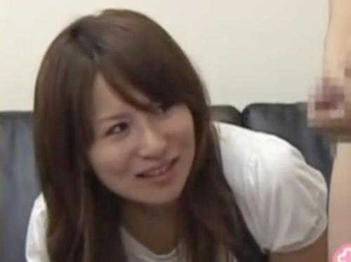 【初センズリ鑑賞】『すごーい、いやー、すごーい♡』男のオナニーを間近で見る女子大生が大コーフン☆ガチで照れる様子がカワイイ