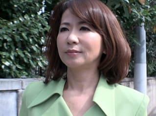 本人に代わりカップルの縁を断ち切る五十路の美熟女！妖艶なボディで淫らにミッション遂行…♪ 牧原れい子
