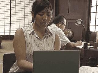 ＜ヘンリー塚本作品＞旦那不在の間に同居する義父に寝取られる三十路美熟妻！禁断の背徳交尾三昧！！