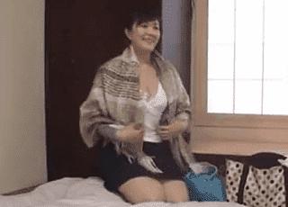 裏メニュー試してみます？…♡出張マッサージのおばさん施術師に中出し！円城ひとみ