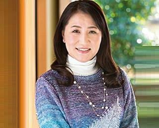 ＜初撮り熟女＞若い男性とシてみたいんです…♡五十路奥様が緊張しつつも若竿を堪能し中出しを許す…！ 川崎杏子