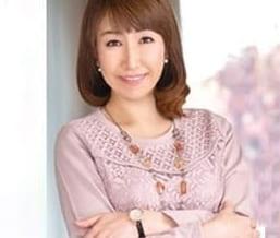 母としての務めを終えた54歳の美熟女がオンナとしての人生に悔いを残さないためにAV撮影に…米崎千紘
