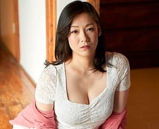 四十路美熟女に挑む80越えの高齢男優の雄姿！穴を叩かれながら手コキフェラを求めるまだまだ現役な爺さん…♪ 児玉るみ
