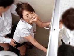 声が出ちゃう…！四十路美熟の人妻女性教師が生徒に寝取られる！校内で膣内射精され羞恥心が快感に…小野さち子
