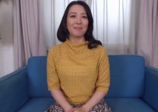 旦那以外の肉棒を堪能する五十路妻！ねっとり舐め廻して口内射精へ…