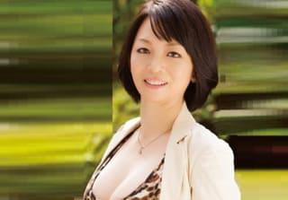 ＜初撮り熟女＞色白の四十路奥様が5年間のセックスレスに耐えかねてAV出演！ 進藤ふみえ